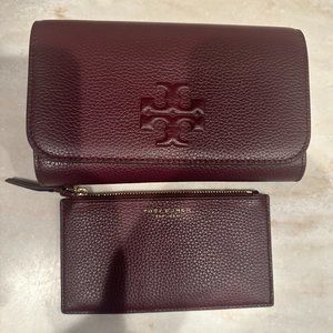 Tory Burch Thea Flat Wallet/Crossbody in Maroon